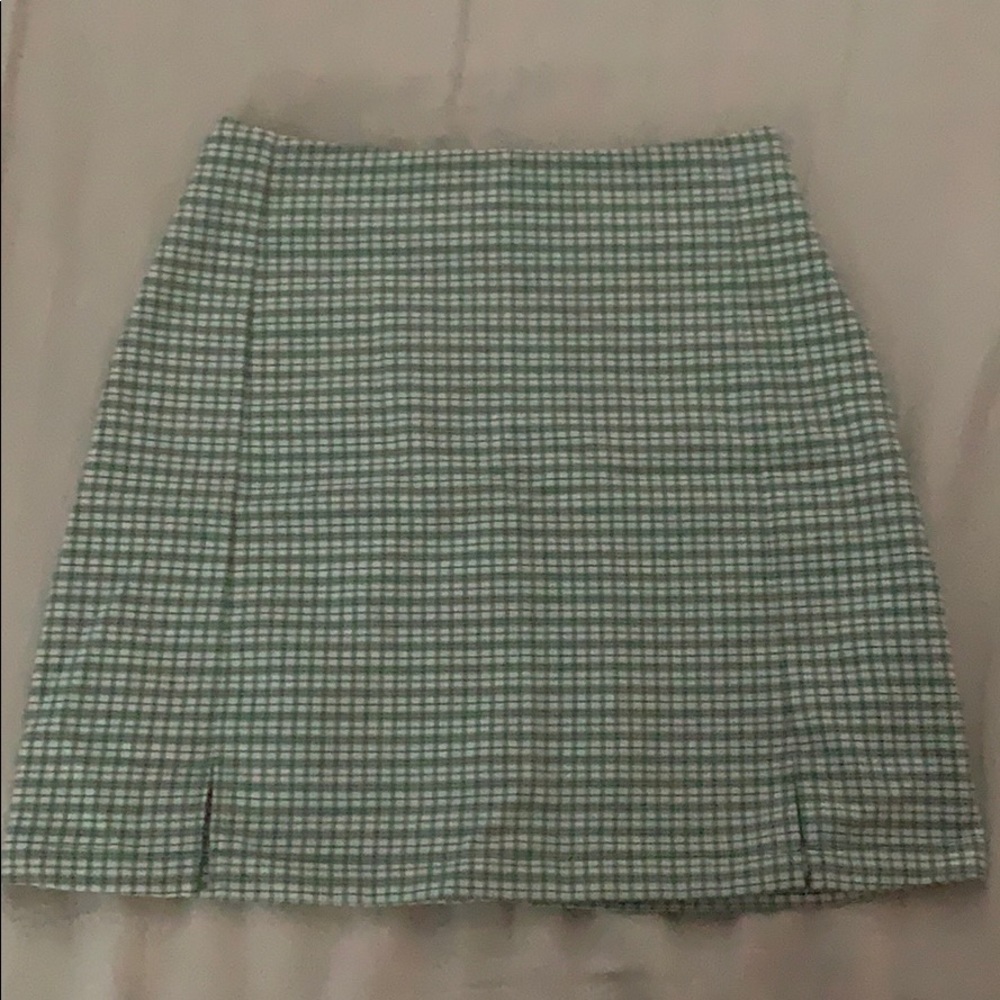 Cute and white plaid skirt